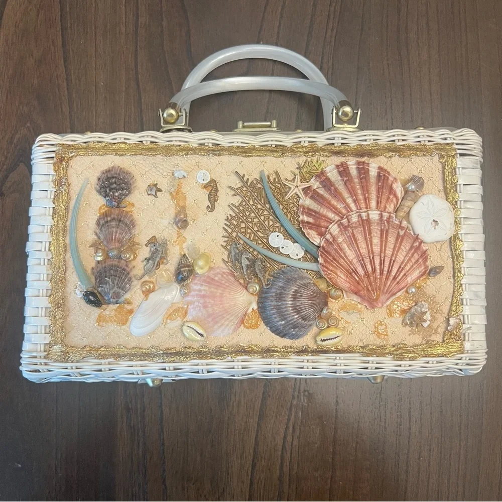 Vintage Seashell Embellished White Wicker Handbag - Picture 7 of 16